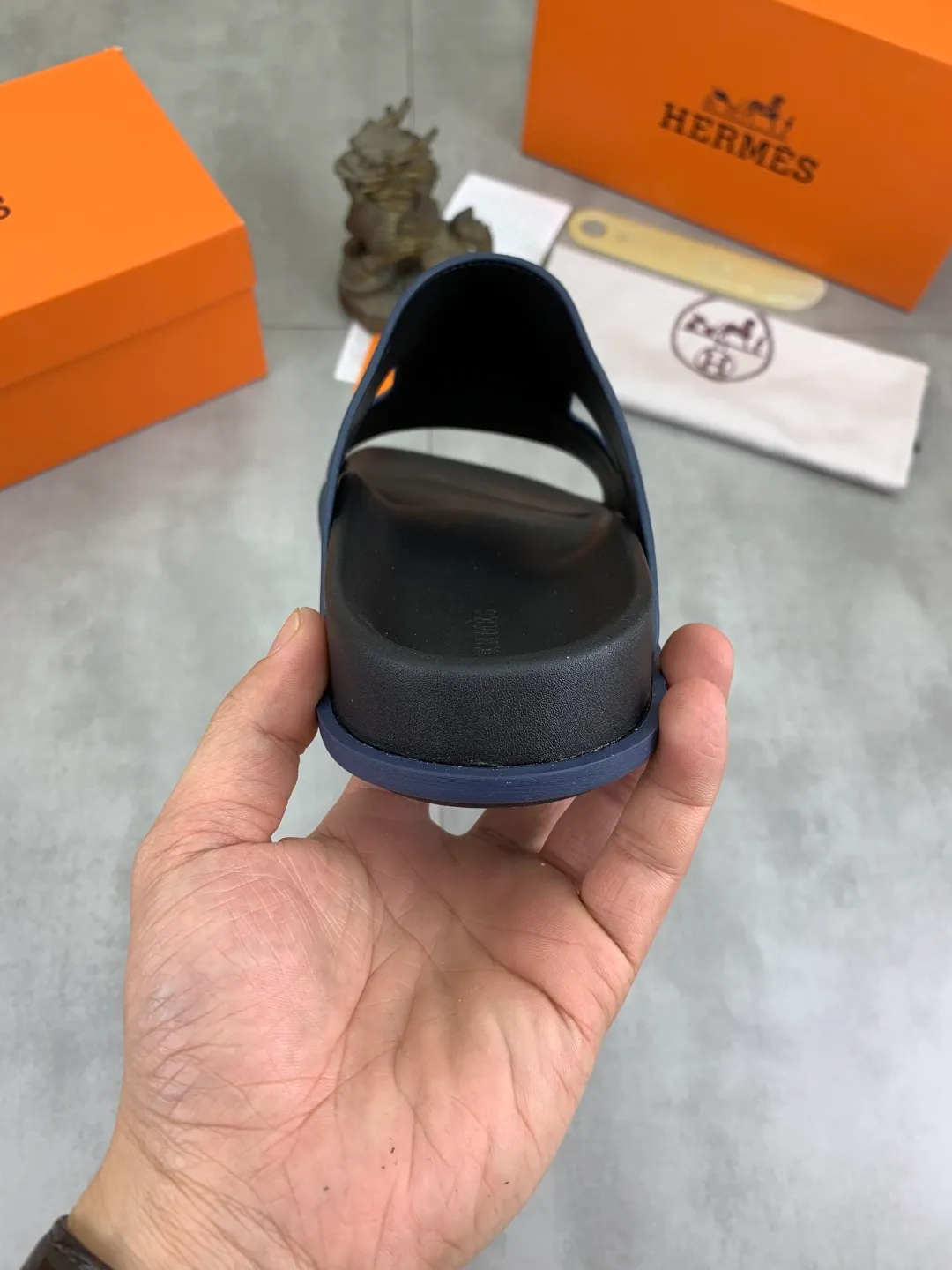 Men's shoes 💰P440 New [HERMES] high-end quality new Hermès slippers, made of imported calfskin, wear-resistant and non-slip rubber outsole. Fashionable and elegant code number: 39-44 (38 45 46 customized)